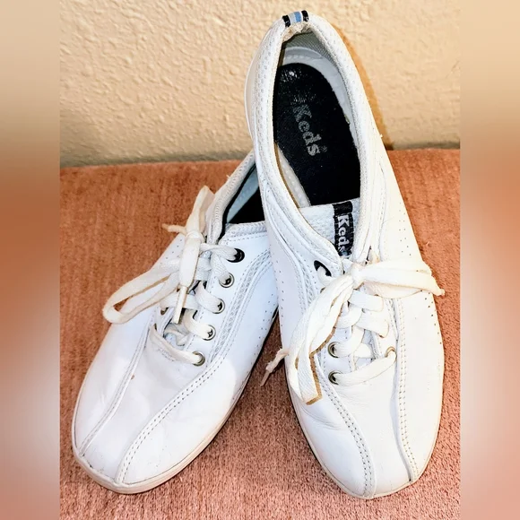Keds White Leather Structured Low Top Tennis Shoes. These are classic shoes. 8.5 - Picture 2 of 13